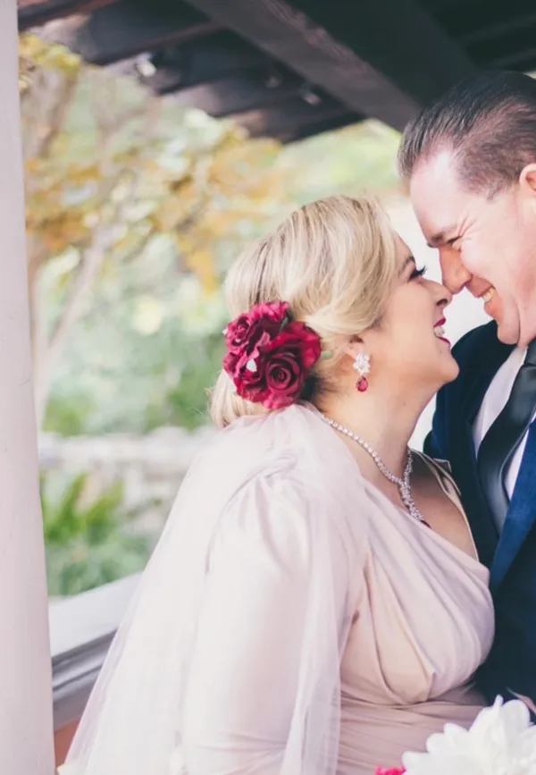 & Other Stories Blush & Burgundy Bridal Bundle – Dusty Rose Gown, Handmade Veil, Necklace & Rose Hair Accessory - Image 3