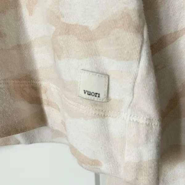 Vuori Women's Beach Hoodie Bisque Camo Print Slightly Cropped Raglan Size Medium - Image 3