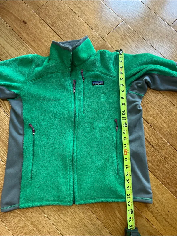 Patagonia Green Teddy Fleece Jacket with Gray Panels 3 zip pockets cozy - Image 7