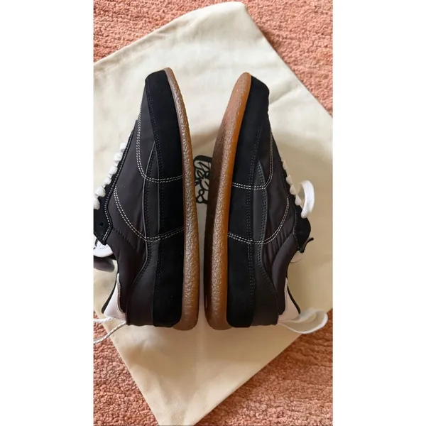 Black Low Top Sneakers Contrast Stitch Gum Sole EU 37 - Image 8