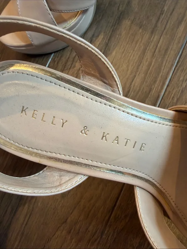 Kelly & Katie Liliena Sandal Size 6 in Tan - C33-070 - Image 5