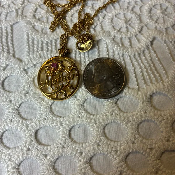 Avon Gold 'Mother' Pendant Necklace - Image 4