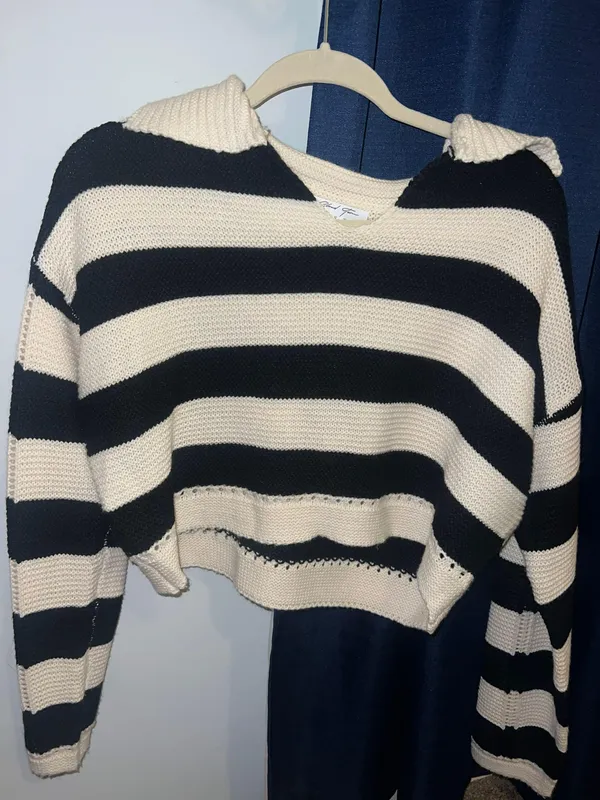 Cloud Ten Lane 201 Black And White Cropped Sweater - Image 2