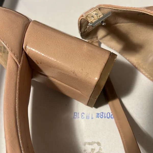 BCBGeneration Pre-owned Talia Sandal Heel, size 8. - Image 3