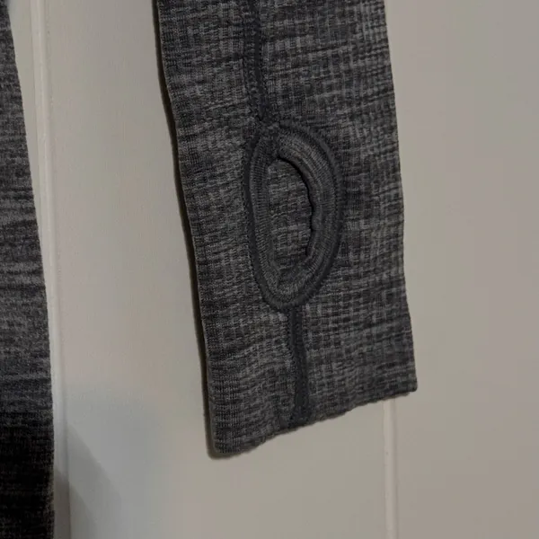 Lululemon Swiftly Tech Long Sleeve Gray Thumbhole Running Top Size 2 Athletic - Image 3