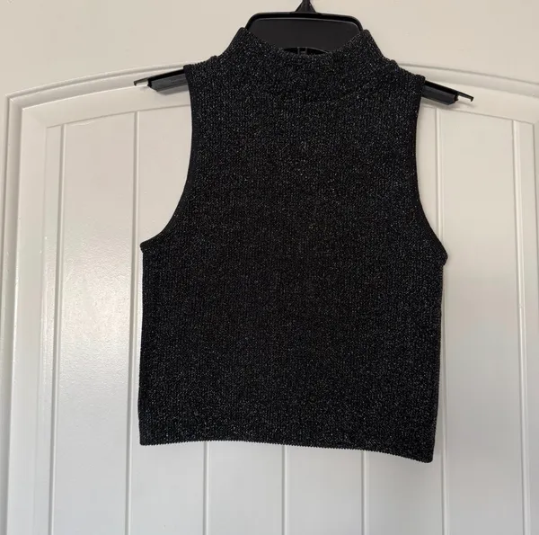 Shimmering Black Metallic Ribbed Mock Neck Top XS/S | Elegant Sparkle Knit Sleeveless Party Top | Pull&Bear - Image 3