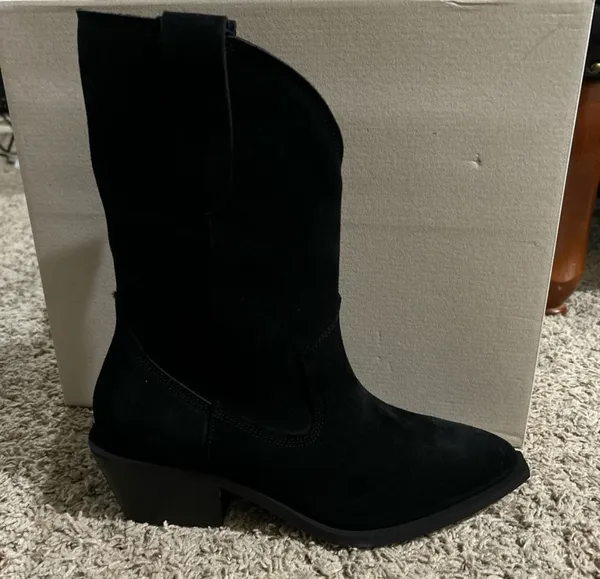 Black cowboy boots Size 9 - Image 5
