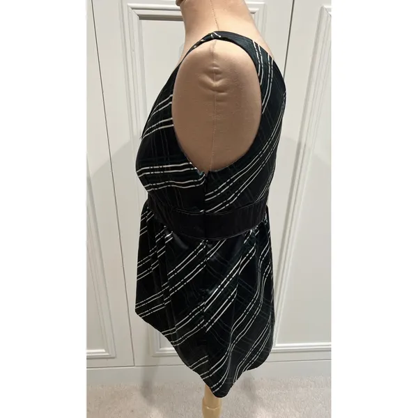 New York &‎ Co Plaid Sleeveless Babydoll Top Black Green Holiday Dark Academia 6 - Image 5