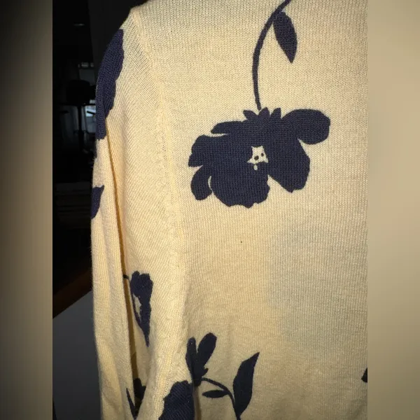 Ann Taylor Cream and Navy Floral Cardigan - Image 3