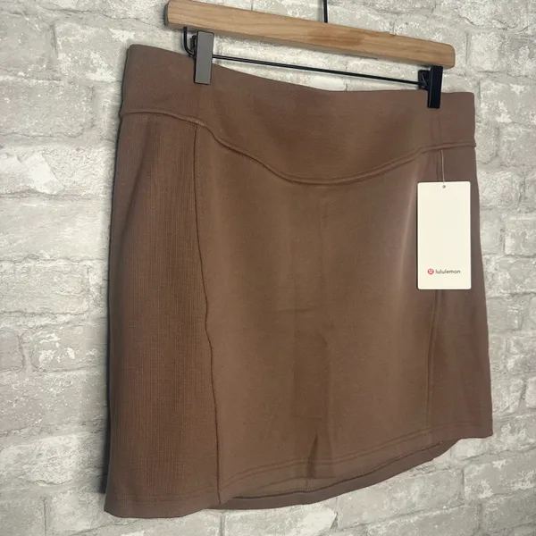 Lululemon Scuba High Rise Mini Skirt NWT Size Large (TPTC) LW8ALSS - Image 2