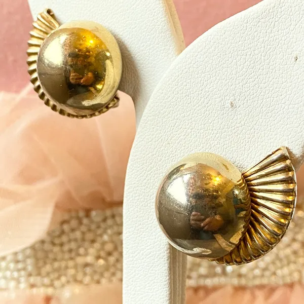Alice Signed Vintage Gold Tone Round Winged Clip On Earrings Old Money Chic Glam - Image 4