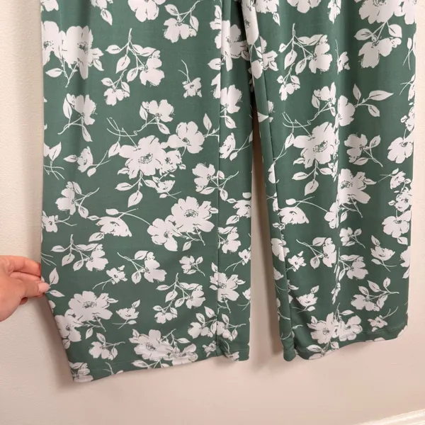 Baltic Born Margaux Wide‎ Leg Cinched Waist Dusty Green Floral Jumpsuit Small - Image 7