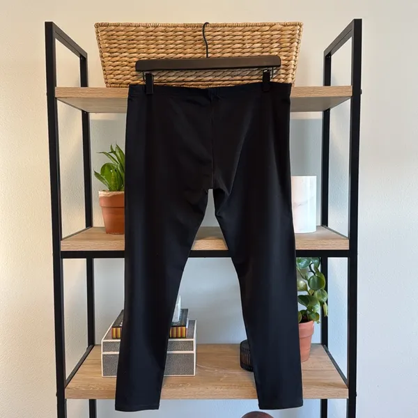 Athleta Mid-Rise Finesse Black Cropped Legging Pull On Pants, XL - Image 6