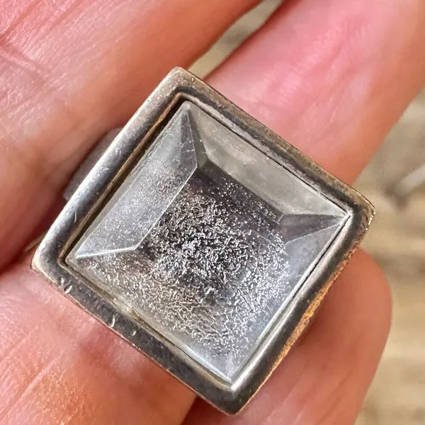 Silver tone clear square ring - Image 3