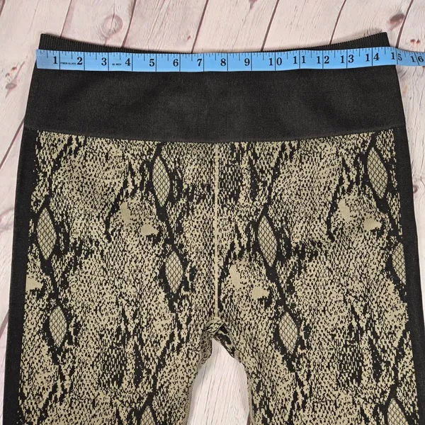 Fabletics High Waisted Snake Print 7/8 Leggings Athleisure Workout Pants XL‎ NWT - Image 5