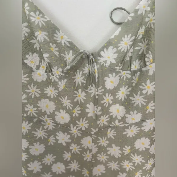 Princess Polly Green Daisy Print Romper Size 6 Smocked Back V Neck - Image 5