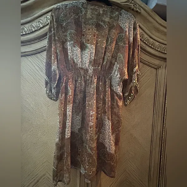 Divya a brown paisley-patterned dress /top with a beaded V-neckline Size Large - Image 2
