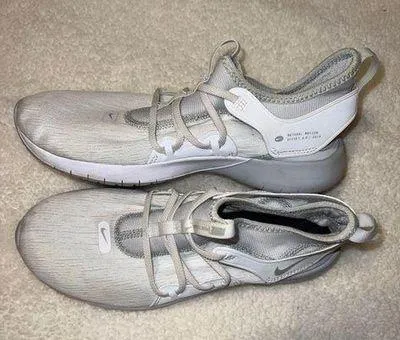Nike Tennis Shoes - Image 3