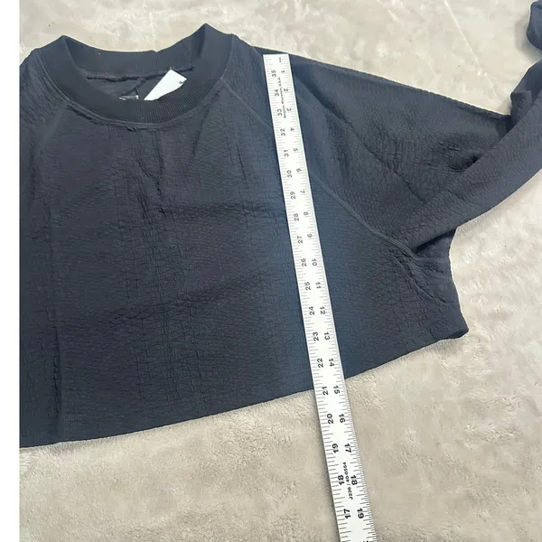 GIGI C Isabella Pullover Top Women's Medium Black Long Sleeve Cropped Textured - Image 10