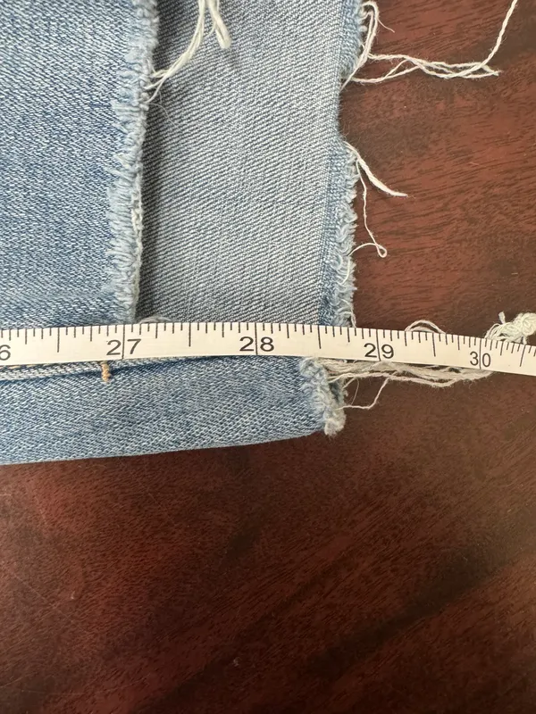 Good American Raw High-Low Hem Light Wash Jeans Size 4/27 - Image 9