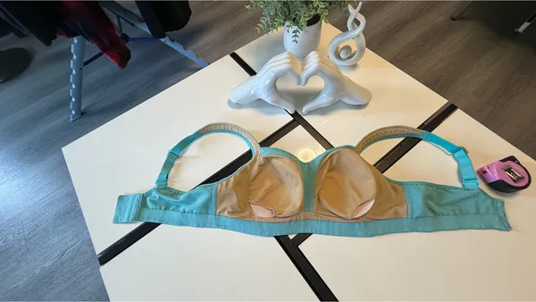 Lululemon Enlite Bra High Support Sports Bra - Aqua Blue / Tiffany Blue - Sz 34C/D - Image 9