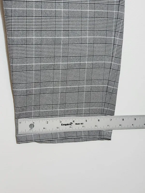 Nordstrom Rack Black and White Plaid Pull-On Ankle Pants Size Large - Image 6