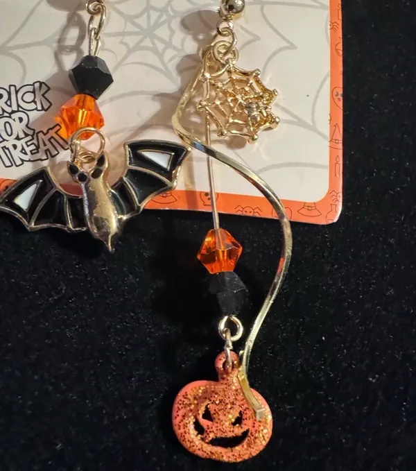Princess Accessories Trick or Treat Halloween Bat Pumpkin Earrings - Image 3