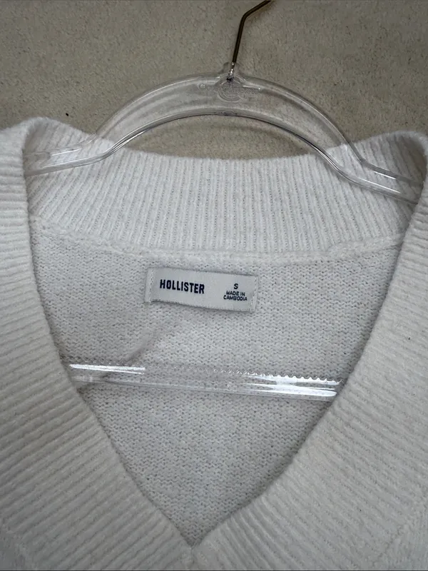 Hollister White Comfy Cloud Oversized V-Neck Sweater Size Small - Image 6