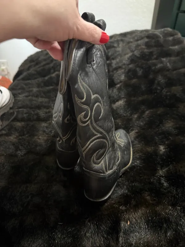Vintage 70s Acme Cowboy Boots: Black Leather, Multi-Stitch Detail, Size 6 - Image 3