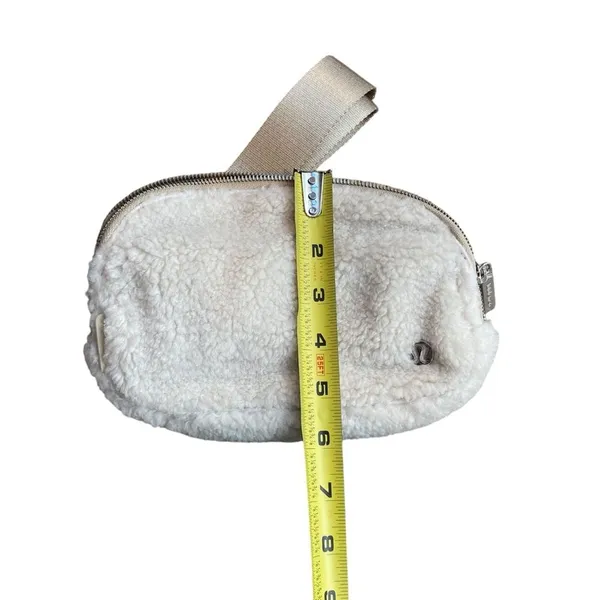 Lululemon Everywhere Belt Bag‎ Fleece Natural Beige Tan Silver Hardware New - Image 8