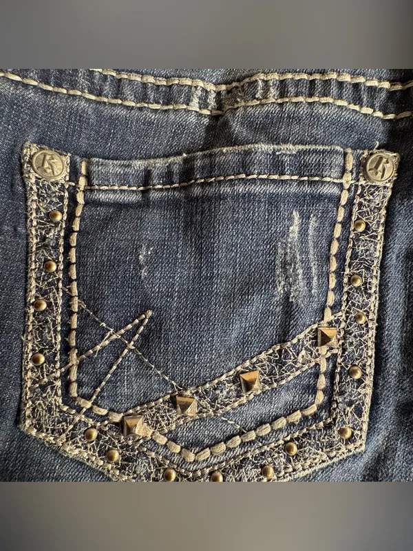 Rock & Republic Dark Blue Denim Jeans with Pink Embroidery - Image 10