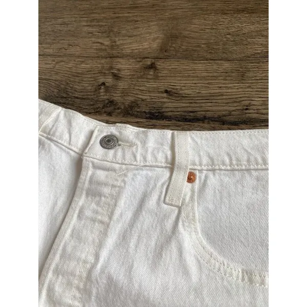 NWOT Womens Levis 501 white cut off denim shorts high rise 2.5in inseam size 32‎ - Image 4