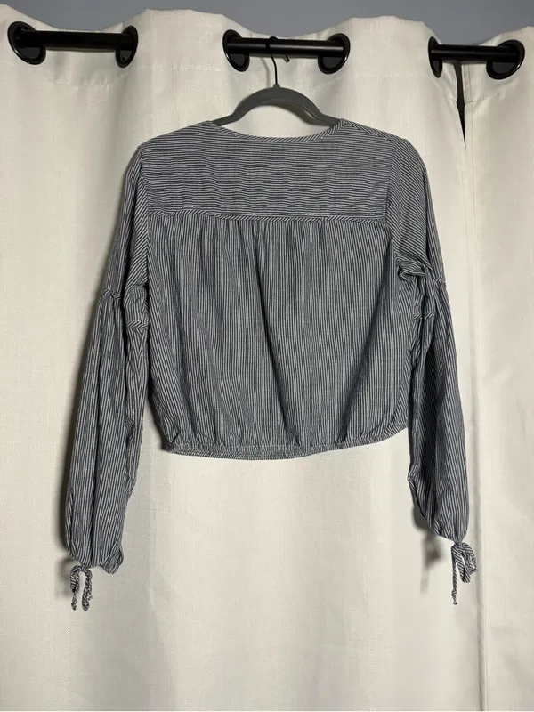 Abercrombie & Fitch Blue and White Striped Long Sleeve Blouse Size Small - Image 2