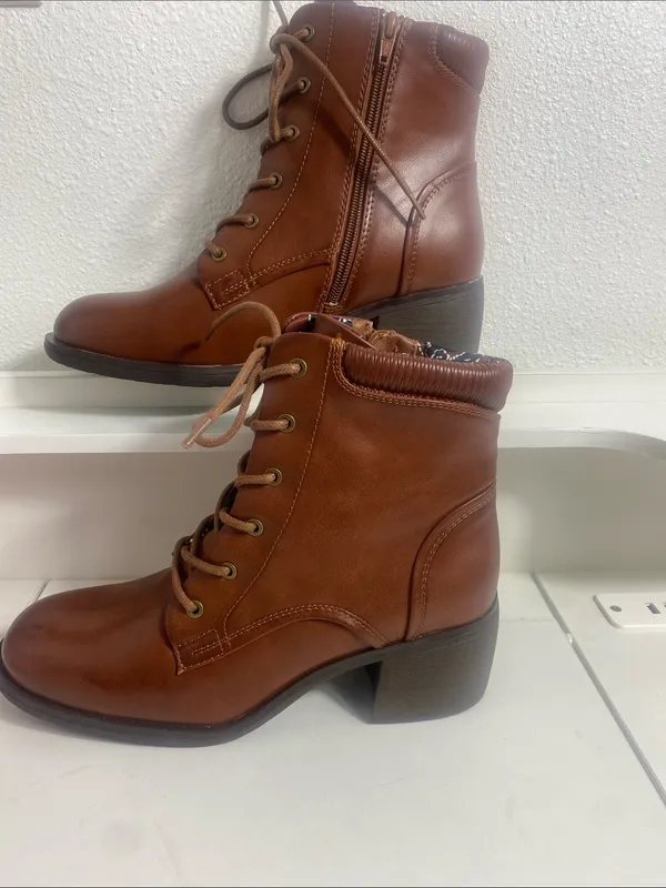 BareTraps Cognac Lace-Up Ankle Boot Size 9.5 - Image 6