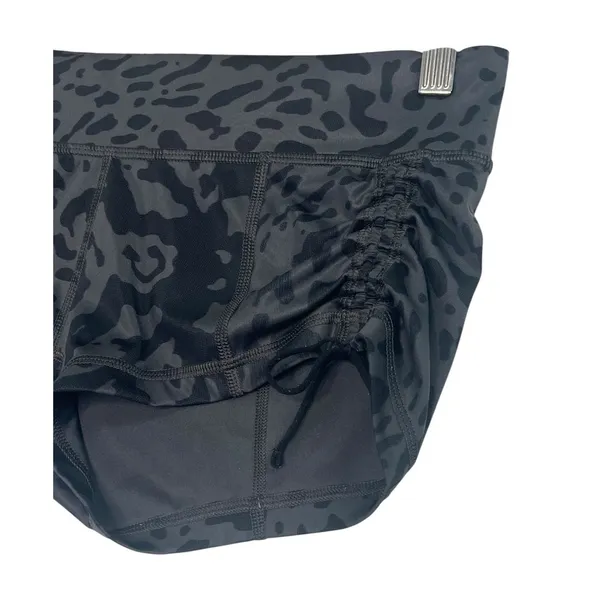 Lululemon Hot Shorts Womens 8 Black Leopard Animal Running Ruched Side Athletic - Image 4