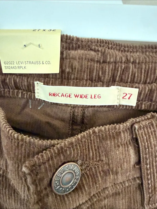 Levi’s Corduroy ribcage wide legPants - Image 3