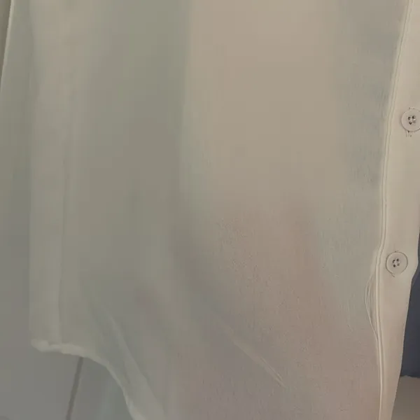 🩷 3/$18 SHEIN Cream and White Buttoned Boxy Top blue mustard yellow button down - Image 3