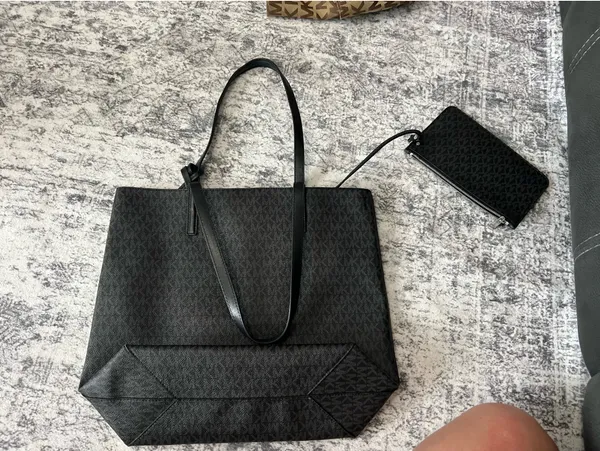 Michael Kors Purse & Wallet - Image 2
