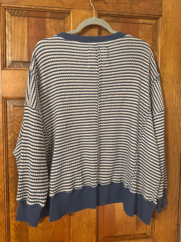 blue and white stripped crewneck - Image 3