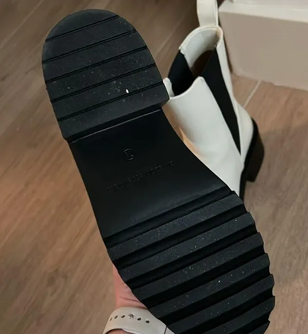 Amazon Boots - Image 11