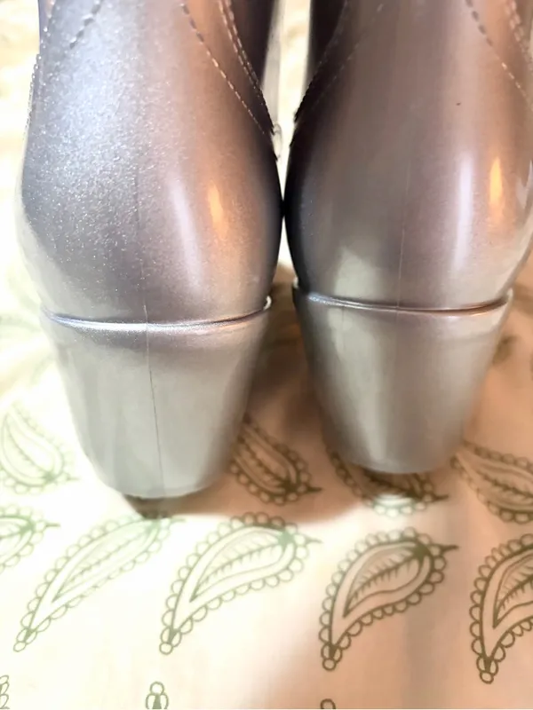 Beach by Matisse Oakley Water Resistant Western Rain Boot Metallic Silver 8 NIB - Image 9