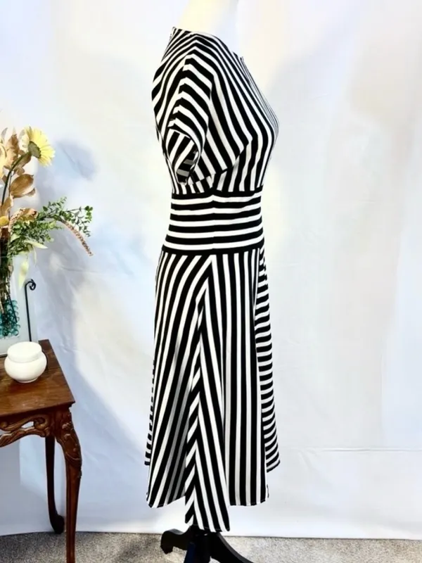 💥Karl Lagerfeld Paris Black White Striped Asymmetrical Midi Dress Sz 4💛 - Image 4