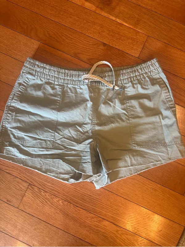 Vuori Women's Vintage Ripstop Shorts Size Large Eucalyptus Green EUC - Image 2