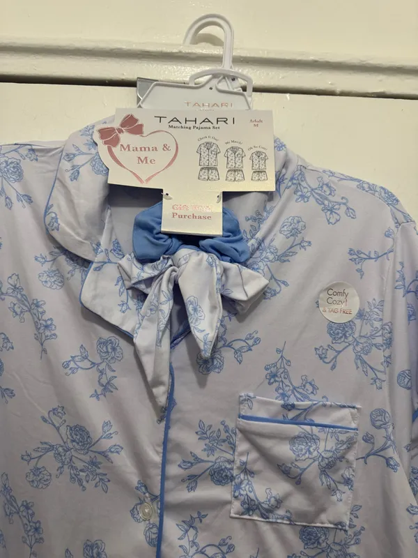 Tahari floral soft and cozy short pajama set size M - Image 2