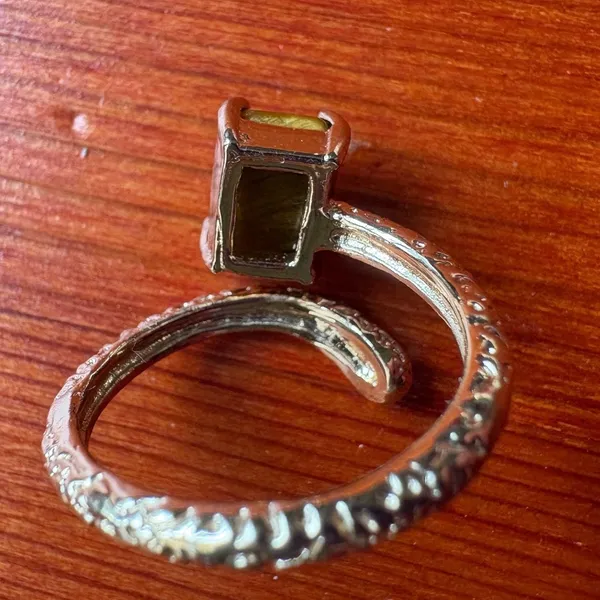 Gold Tone Textured Bypass Ring with Rectangular Tiger's Eye Stone Size 5.5‎ - Image 6
