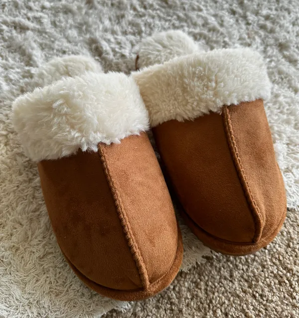 Chestnut Slippers Tan Size 8 - Image 2