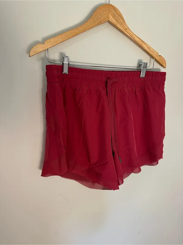 NWOT Halara Mid Rise Drawstring Contrast Mesh 2-in-1 Flowy Running Shorts 5” - Image 2