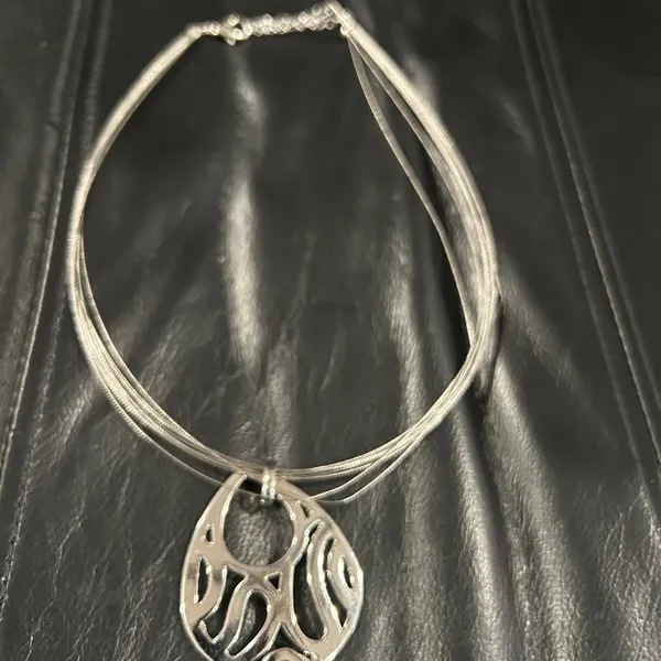 Elegant Silver Pendant Necklace - Image 7