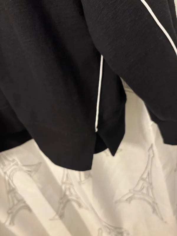 Threads 4 Thought Oversized black sweatshirt with one trimming Sz.1x - Image 9