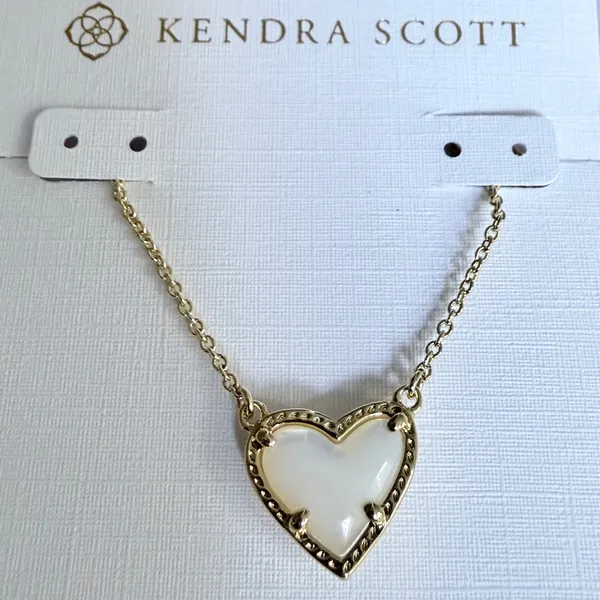 Kendra Scott Ari Heart Gold Pendant Necklace in Ivory Mother-of-Pearl - Image 2